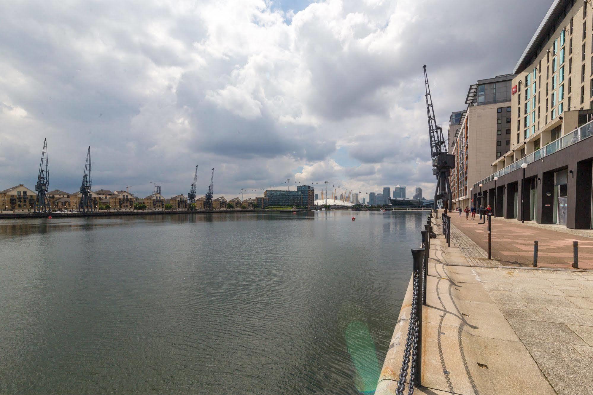 Seagull Lane Serviced Apartment London Exteriör bild