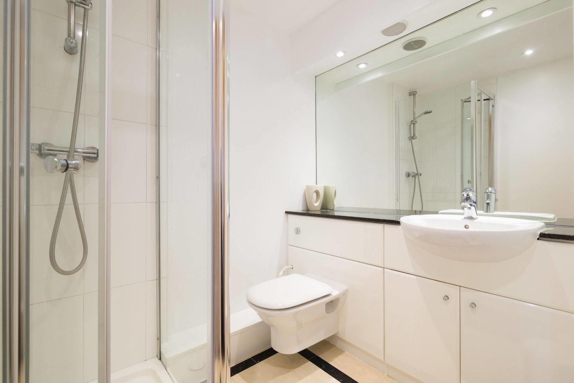 Seagull Lane Serviced Apartment London Exteriör bild